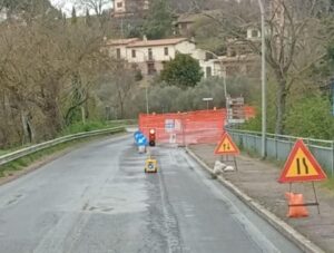 Montefiascone – Cede una scarpata sulla Verentana: lavori urgenti e traffico a senso unico