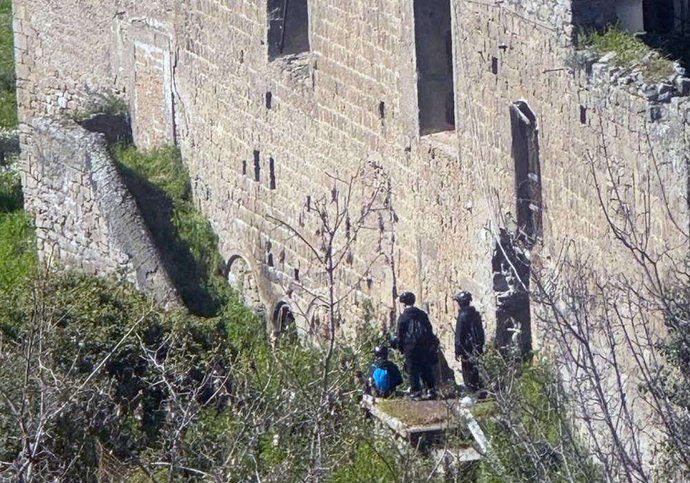 Viterbo – Chiesa diroccata a Valle Faul, ragazzini al suo interno entrano ed escono: è allarme sicurezza