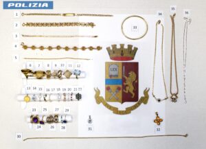 Truffano un’anziana e fuggono in autostrada: la polizia di Orvieto li intercetta e li arresta