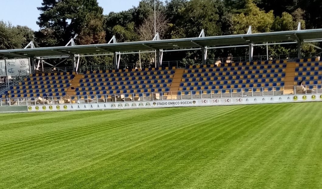 Calcio – Stadio Rocchi, montati i nuovi seggiolini gialloblù sulla Pratogiardino