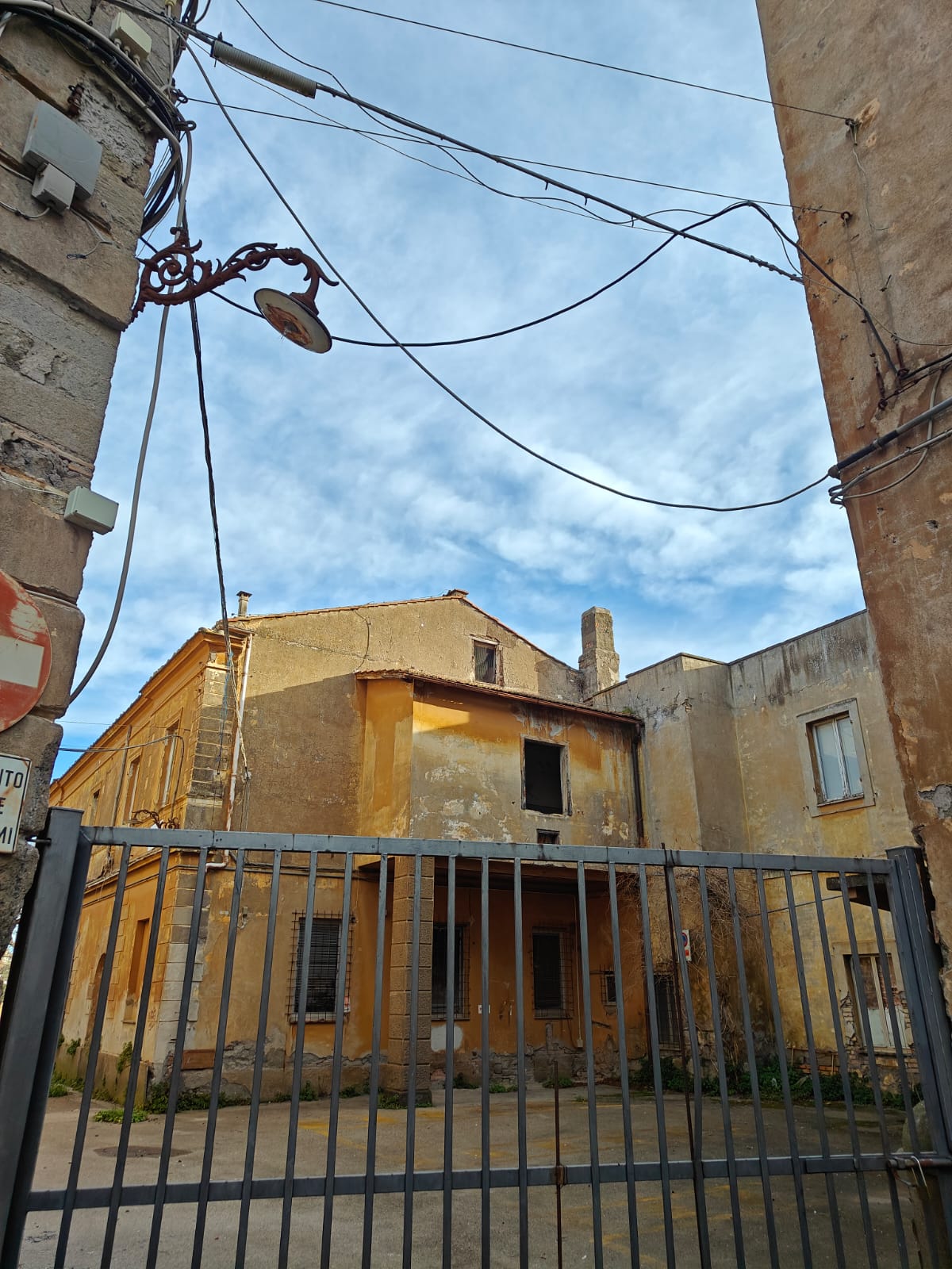 Viterbo – Movimento all’ex Ospedale Grande degli Infermi, via ai lavori per riqualificare l’enorme struttura abbandonata