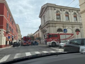 civitavecchia-crolla-la-croce-della-chiesa-dei-salesiani-sfiorata-la-tragedia-alluscita-da-scuola