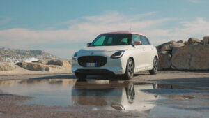 Suzuki lancia la serie speciale Swift Hybrid Sakura