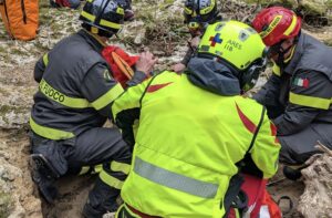 Escursionista ferita a Tolfa: recuperata in elicottero dai Vigili del fuoco