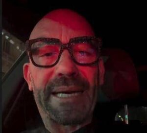 Bassetti derubato in centro a Milano, lo sfogo sui social: “Città difficile e piena di brutta gente”