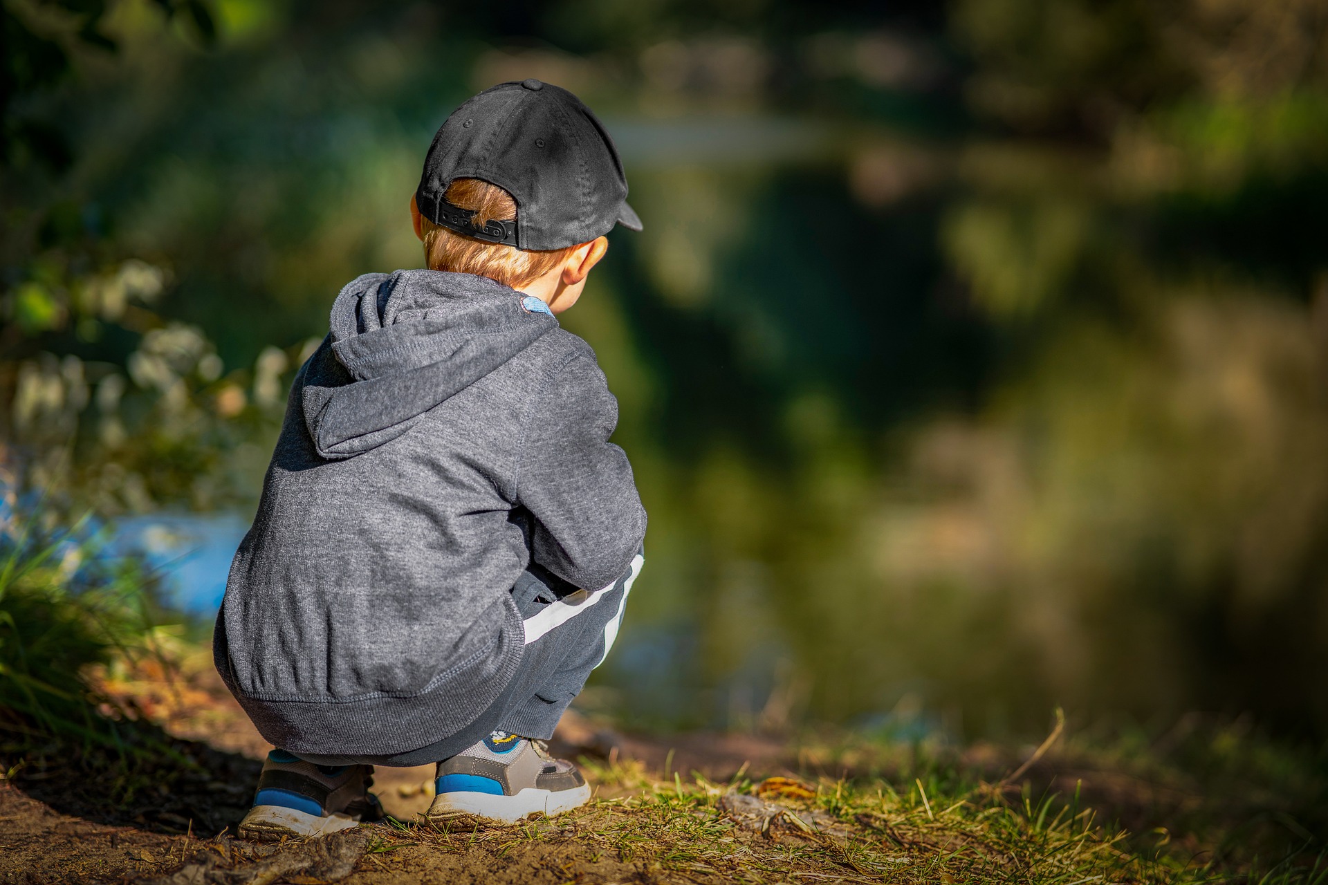 Frosinone – A 4 anni esce da solo per andare a fare la spesa, salvato dai passanti in strada
