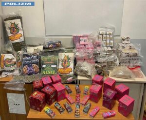 Roma – Blitz della polizia tra Monteverde e la periferia“: sequestrati oltre 40 kg di stupefacente e 50.000 euro in contanti, 5 arresti