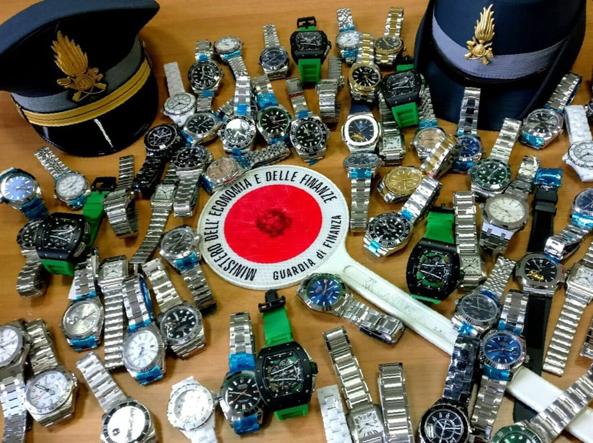 Roma – Orologi e gioielli contraffatti di noti brand del lusso internazionale: maxi sequestro di 880 mila euro