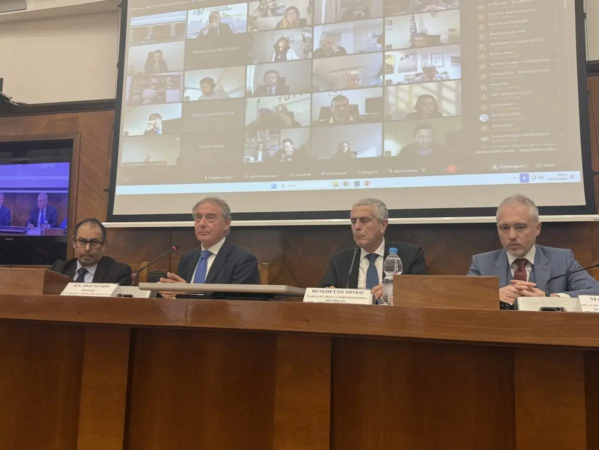 Carburanti e inflazione, Urso “Rafforzato monitoraggio contro speculazioni”