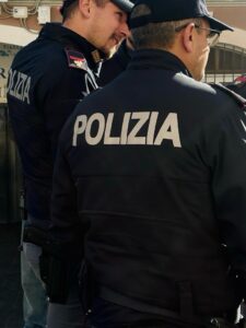 Roma – Si finge carabiniere e tenta di truffare un ottantenne con la scusa del finto incidente: arrestato trentunenne