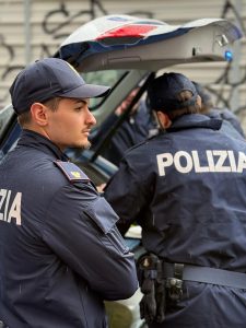 Roma – Prende a pugni un anziano e lo trascina a terra per derubarlo: arrestato trentottenne
