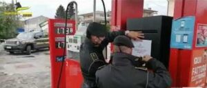Gasolio non conforme, sequestrato distributore ad Anzio