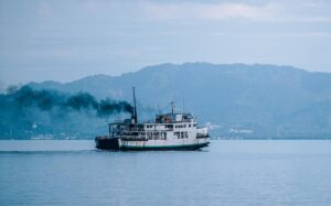 Civitavecchia tra i porti europei più inquinati a causa dei traghetti: emissioni CO2 elevate