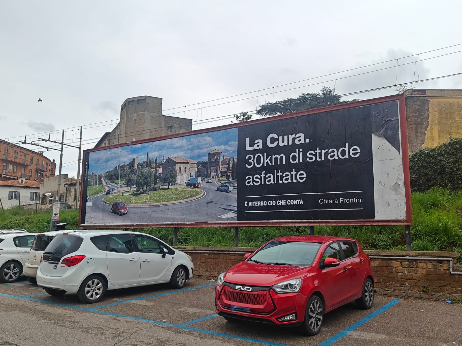 Viterbo – “La Cura” e il nome della sindaca sui cartelloni: parte la corsa elettorale tra polemiche e ironie (FOTO)