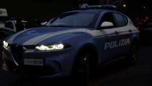 Roma – Aggredisce e accoltella la compagna dopo una lite: arrestato a Casal Bruciato