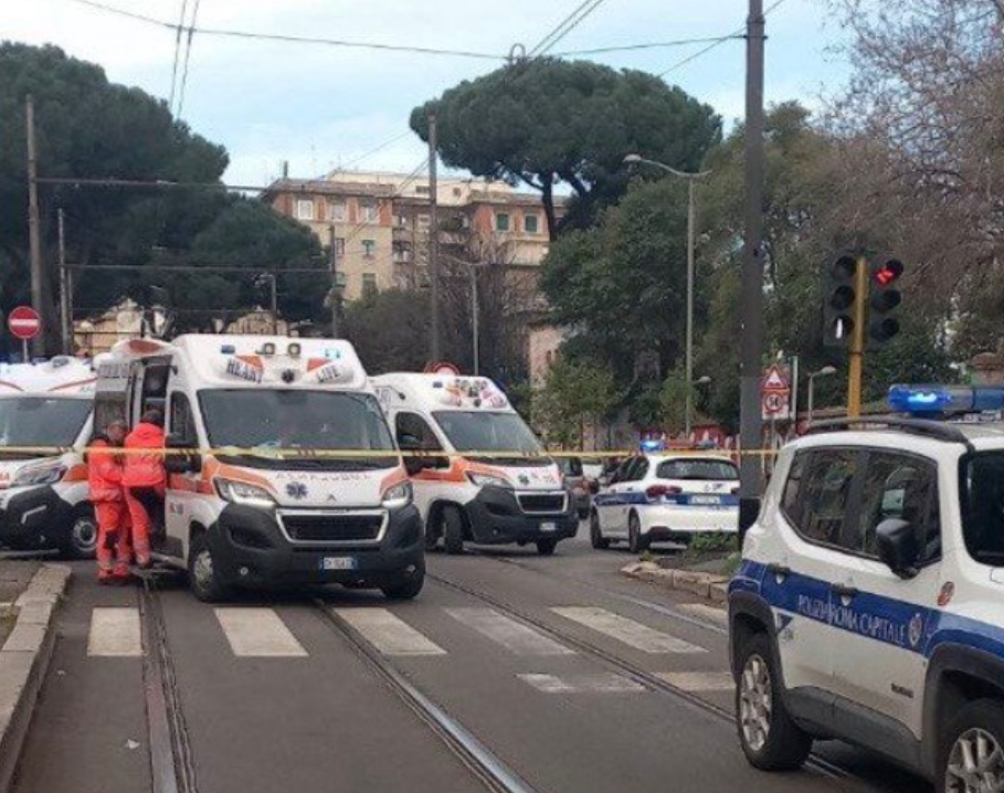 Roma – Tram si scontrano sulla Prenestina, feriti i passeggeri e traffico nel caos