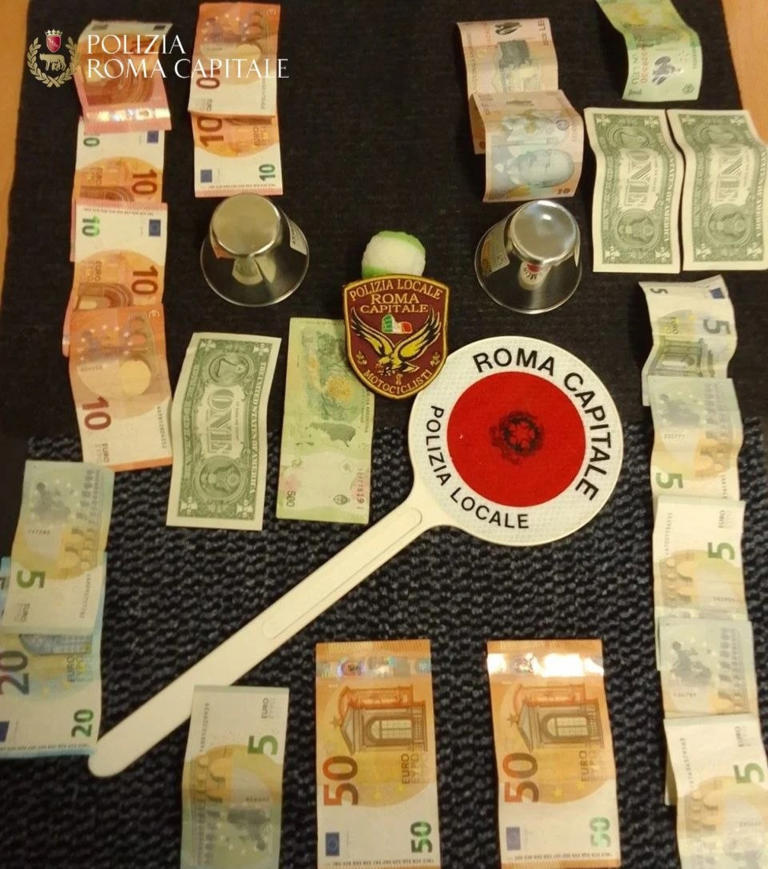 Truffe a turisti e gioco d’azzardo, oltre 20 denunciati nel centro di Roma
