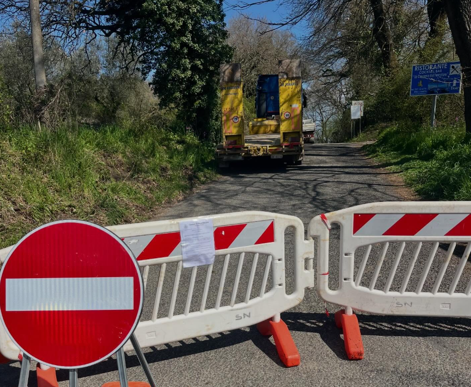 Montefiascone – Via al rifacimento di via Purgatoria, De Santis: “Nuovo manto stradale e accesso decoroso al nostro lungolago”