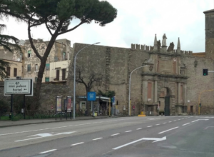 Viterbo – Eliminata una corsia a Porta Romana per la pista ciclabile: il caos è servito