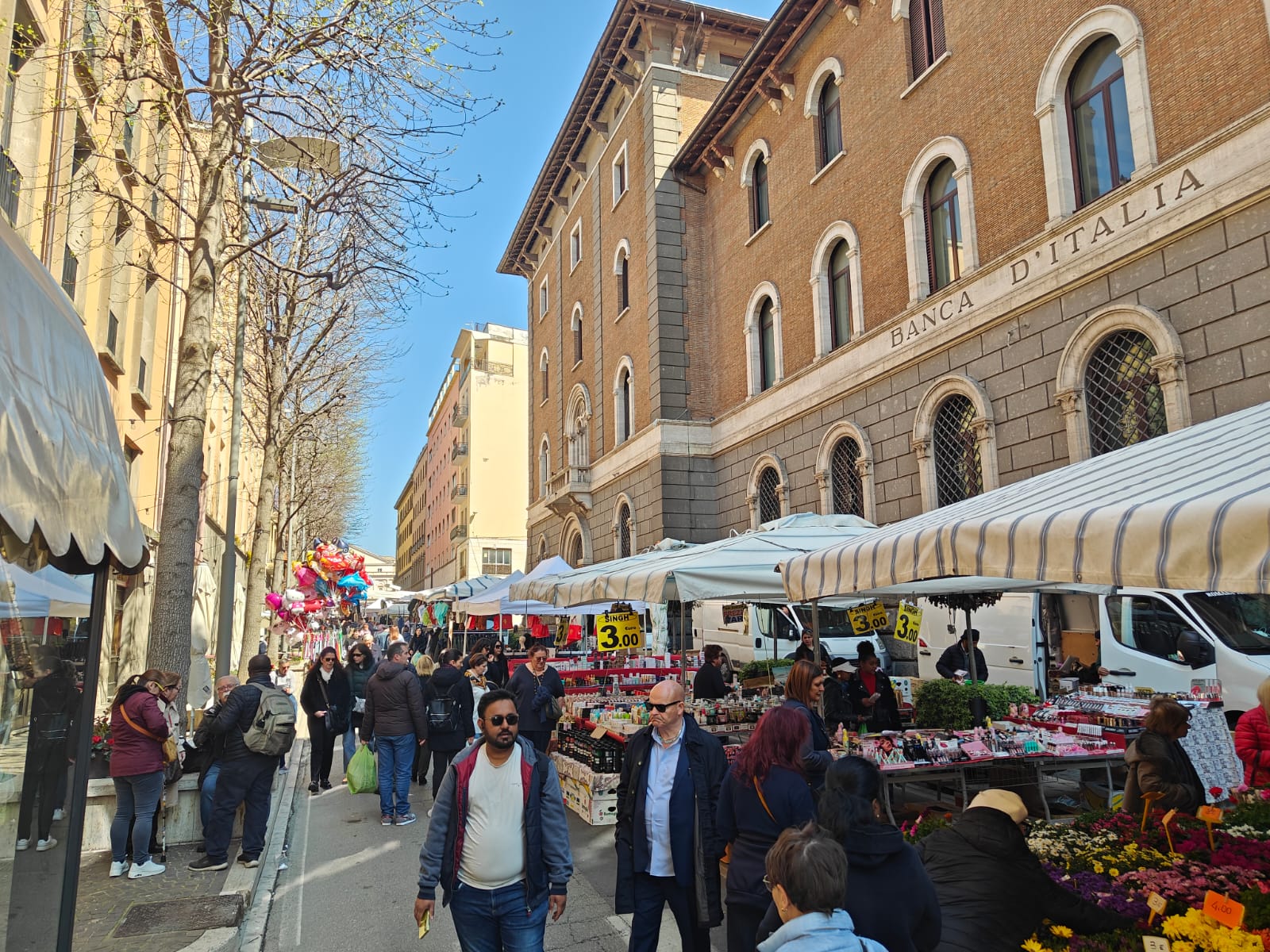 Viterbo – Fiera dell’Annunziata tra luci e ombre: buona affluenza, ma la fiera cambia volto (FOTO)