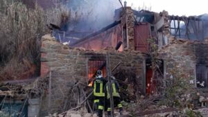 Tragedia a Pescia: esplosione in palazzina, vittime tra le macerie