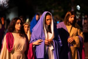 Torna nel borgo di Bagnaia la storica Processione di Cristo, 400 figuranti uniti da fede e passione