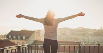 Vitamina D, non basta prenderla: c’è anche un orario giusto per migliorare il sonno, come ottimizzare i benefici
