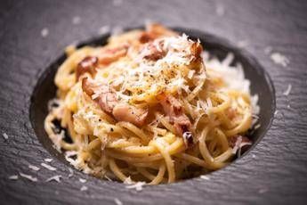 Oggi si festeggia la Carbonara, perché è la pasta più amata dagli italiani
