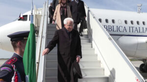 Mattarella atterrato all’aeroporto di Praga, al via visita in Repubblica Ceca