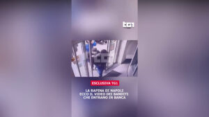 Rapina in banca a Napoli, Tg1 mostra video dei banditi che entrano nell’istituto