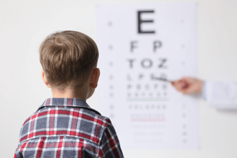 Miopia pediatrica, disponibile in Italia un collirio che la rallenta