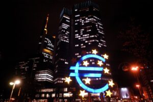 Bce, tassi fermi ma conflitto in Mo frena crescita e rilancia l’inflazione