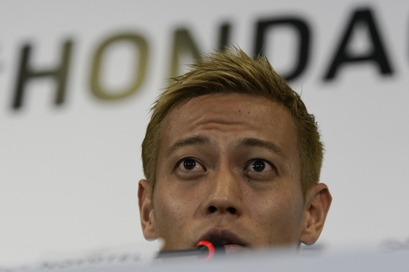 Infinito Honda – L’ultima sfida del Samurai: sarà Singapore, giocherà oltre i 40 anni