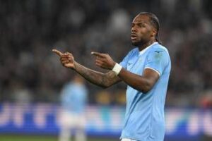 lazio-parma-proteste-gialloblu-per-rigore-non-concesso-dopo-tocco-di-mano-di-tavares-cose-successo