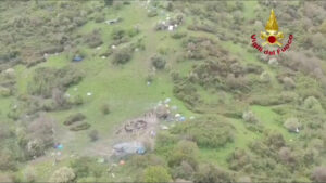 Frane nel Messinese, 50 persone bloccate nei boschi a San Fratello: le immagini