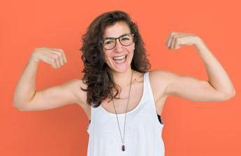 Salute, donne più competenti degli uomini nel gestirla: usano meglio il fai da te e l’Intelligenza artificiale