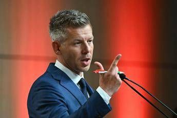 Ungheria, Magyar al lavoro per evitare il ritorno di Orban: “Solo due mandati per il premier”