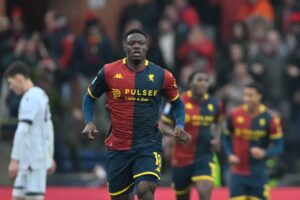 Il Genoa batte 2-1 il Sassuolo nel finale e vede la salvezza