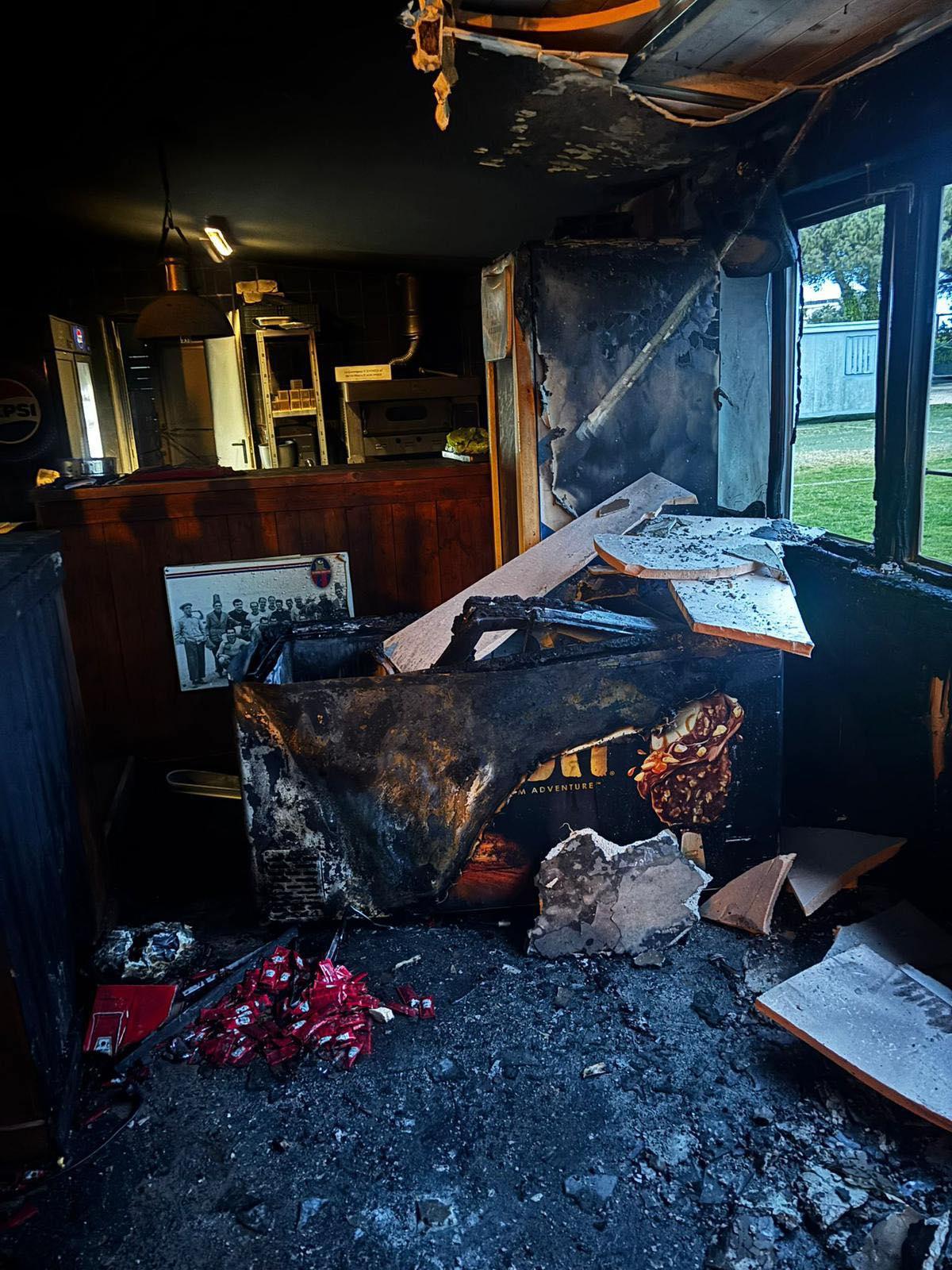 Fiumicino – Incendio “sospetto” devasta il bar Garbaglia, la solidarietà delle istituzioni