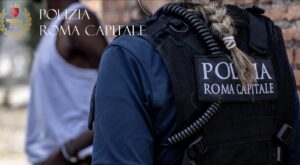 Roma – Esquilino: intervento tempestivo della Polizia di Roma Capitale ripristina la sicurezza, un arresto e una denuncia
