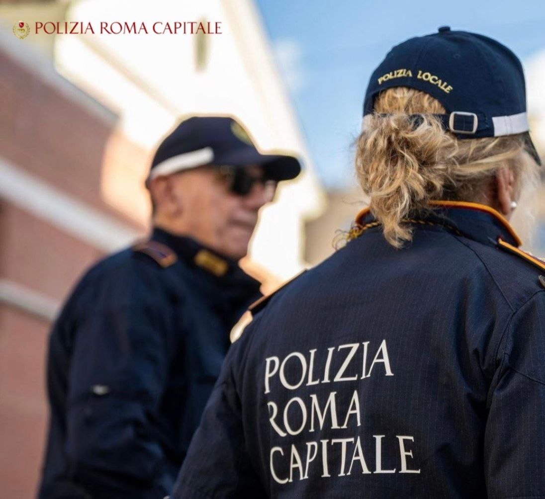 Roma: ruba auto e investe uomo durante la fuga, denunciato minorenne