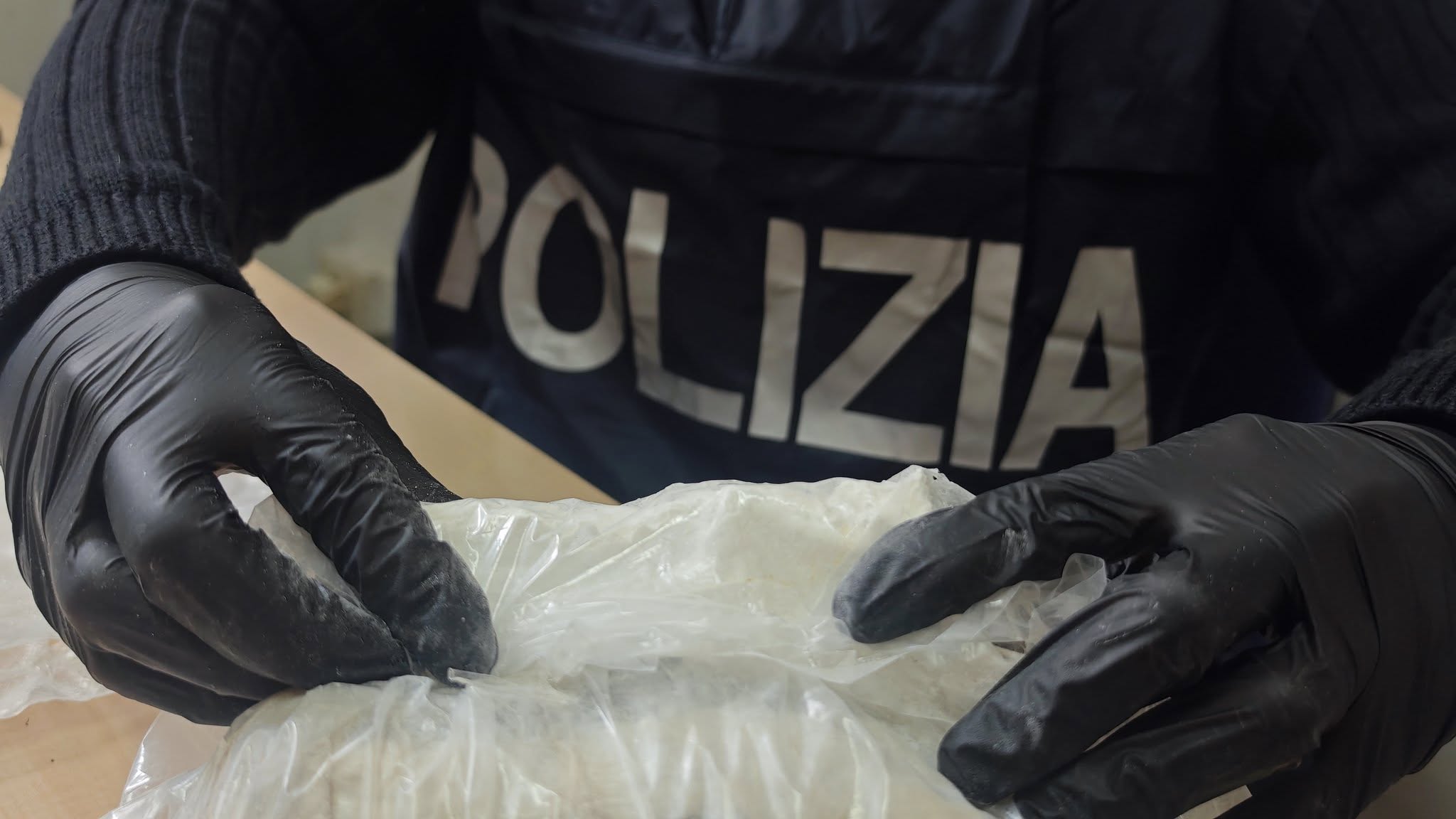 Roma: caveau della droga nascosto in casa al Quarticciolo, un arresto