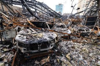 Iran, Trump minaccia nuovi attacchi su ponti e centrali. Teheran: “Abbattuto F-35 Usa, morto il pilota” – Diretta