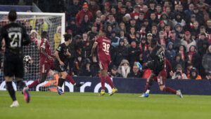 Doppietta Dembelé, il Psg vince 2-0 a Liverpool e va in semifinale