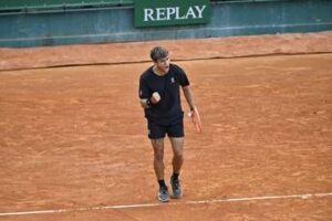 atp-montecarlo-cobolli-al-secondo-turno-e-arnaldi-eliminato