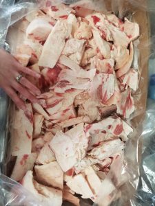 Tarquinia – Scarti della lavorazione di carni bovine occultati nei terreni dell’Università Agraria: il responsabile, individuato, rischia fino a 18000 euro di sanzione