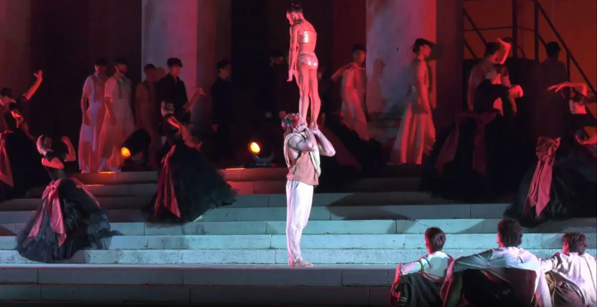 Vinitaly, l’arte del vino diventa spettacolo con “Dentro c’è l’Italia”