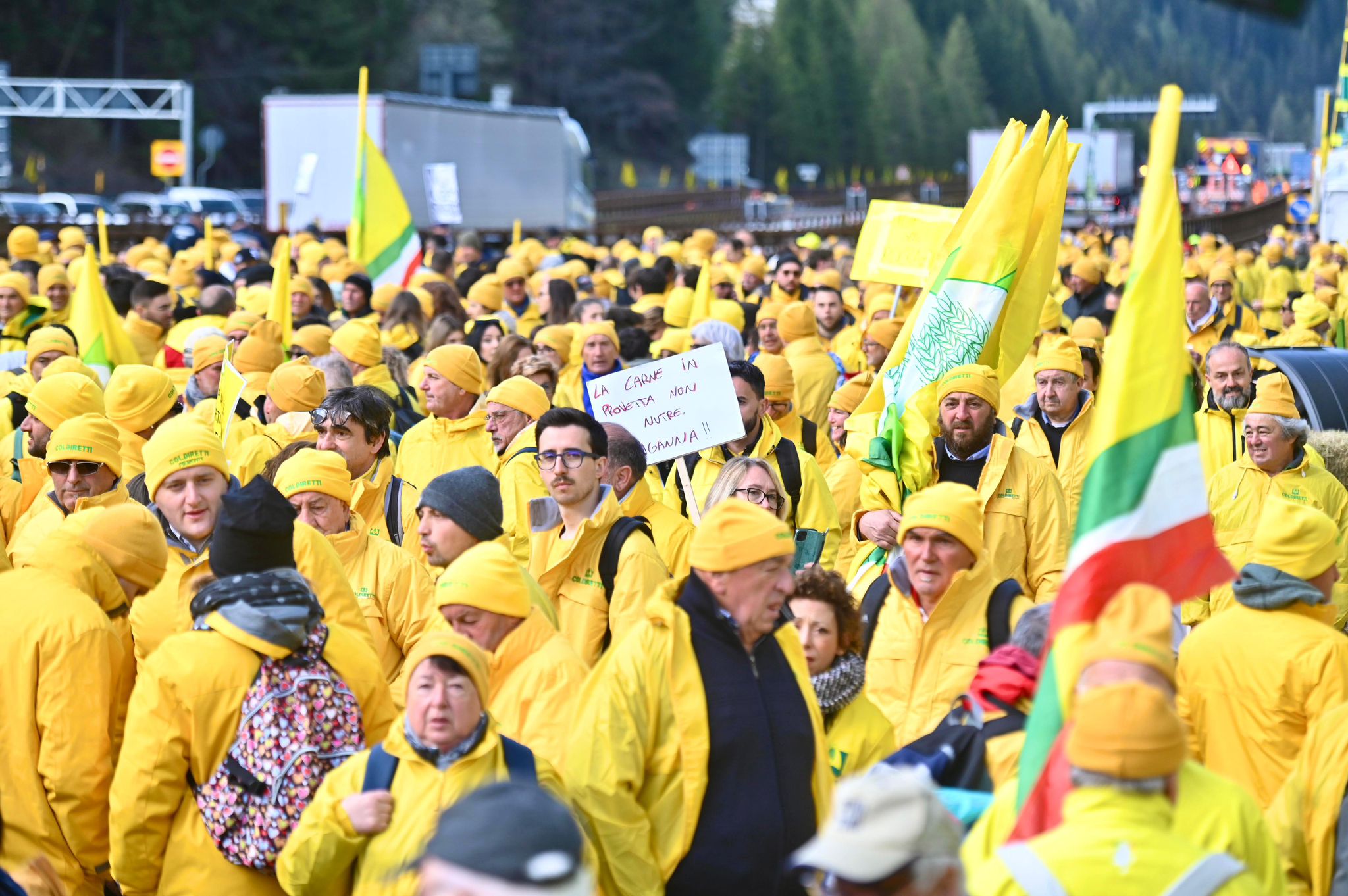 Prodotti agroalimentari stranieri invadono le nostre tavole, la protesta degli agricoltori italiani
