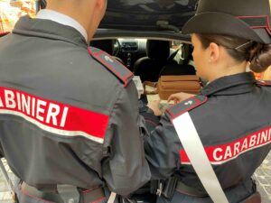 Roma – Ruba borsa di lusso da 2800 euro davanti ai carabinieri che stavano allestendo stand del Made in Italy, arrestato diciannovenne