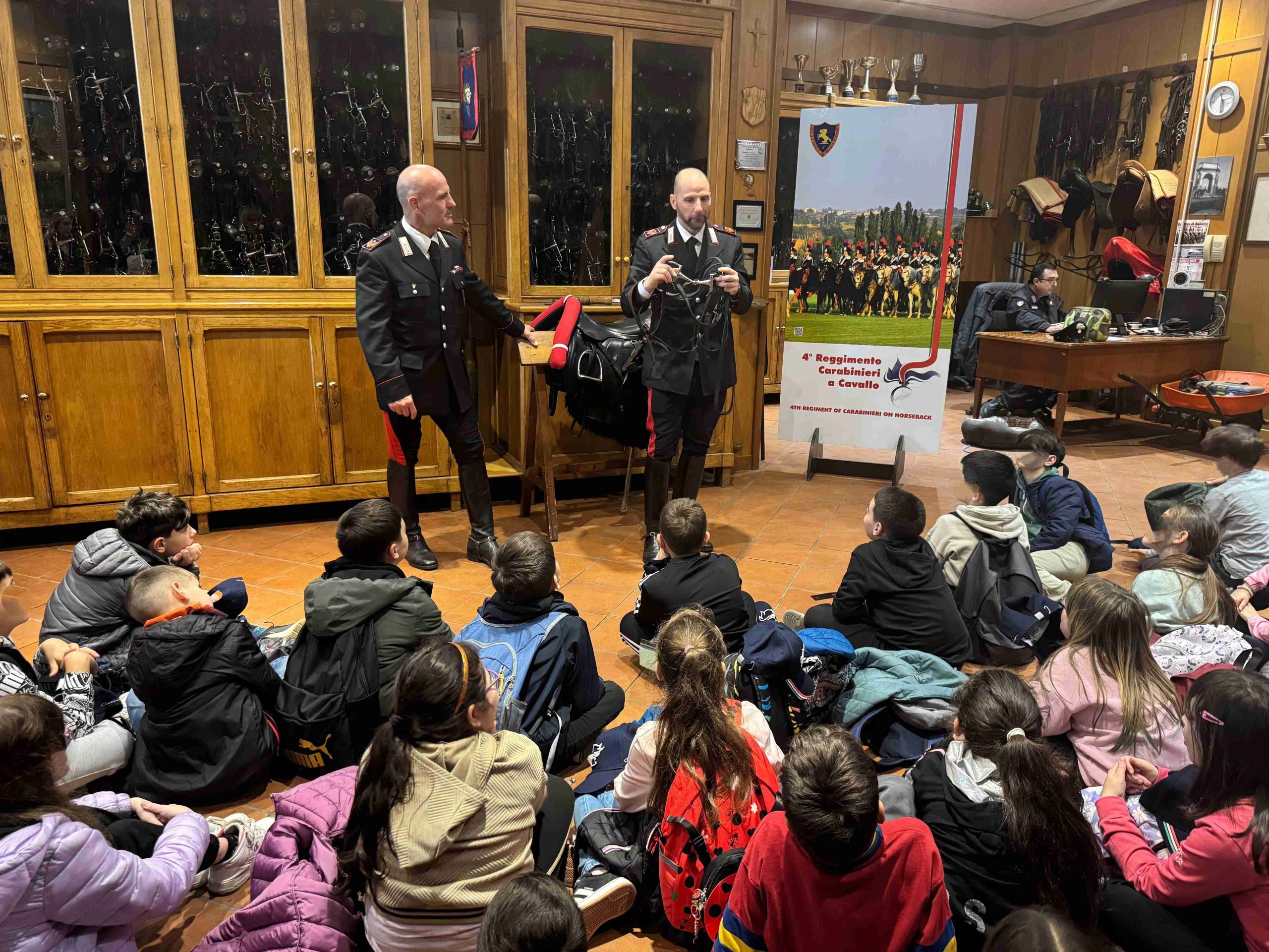 Artena – Cinquanta scolari in visita alla Caserma “Salvo D’Acquisto” accolti dai Carabinieri a Cavallo